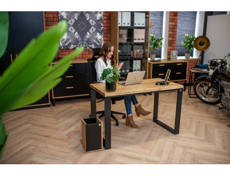 DEERHORN® Kancelářský stůl z dubového dřeva a černého kovu bez zástěny