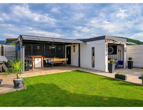 GARDEON® Garáž s dveřmi, oknem, světlíkem a přístřeškem