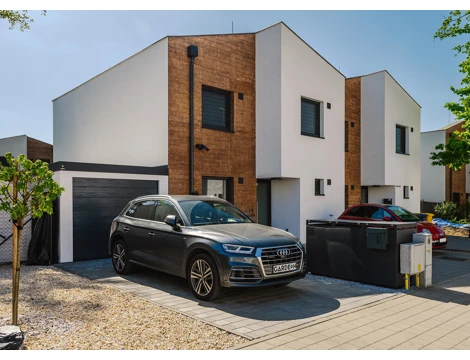 GARDEON® Garáž s vraty Hörmann a oknem