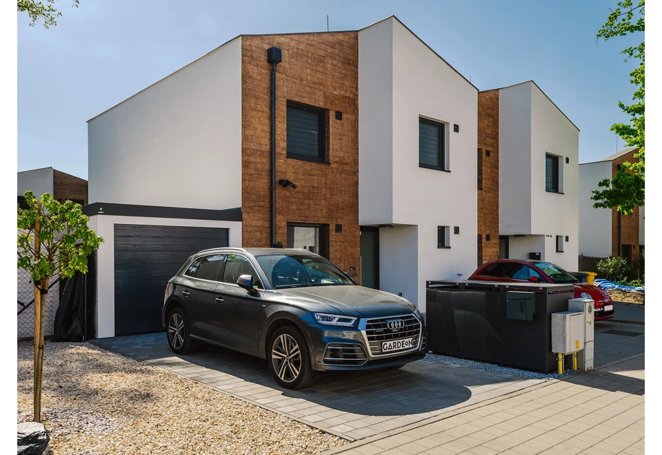 GARDEON® Garáž s vraty Hörmann a oknem