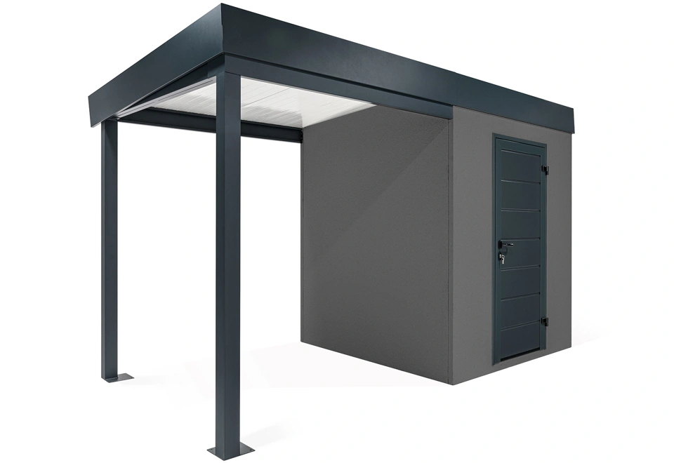 Zahradní domek s dveřmi Hörmann v šedé barvě. Zahradní domek má přístřešek na levé straně o délce 2 m.