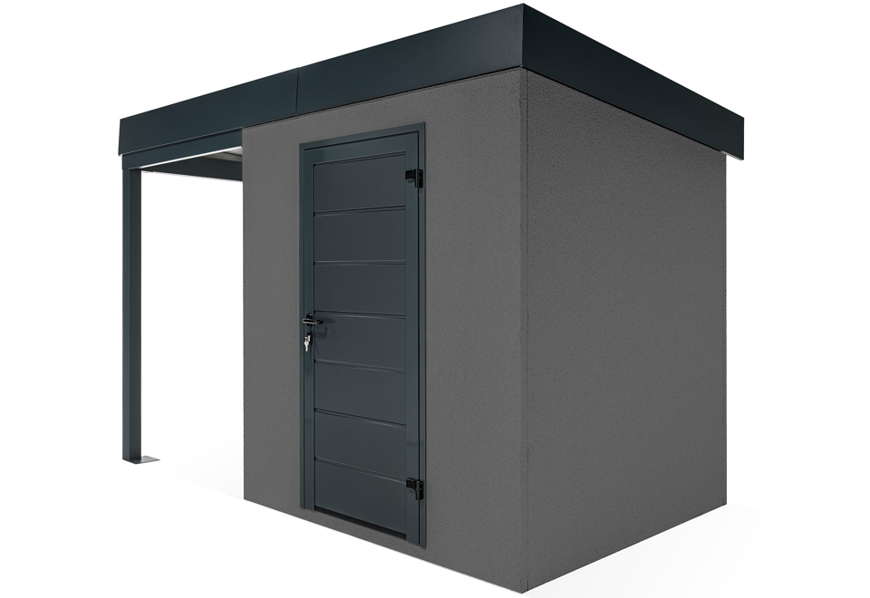 Zahradní domek s dveřmi Hörmann v antracitové barvě. Zahradní domek má přístřešek na levé straně o délce 1,5m.