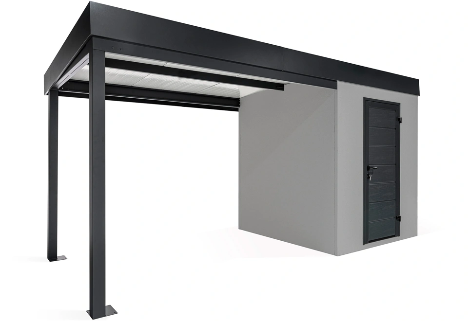 Zahradní domek s dveřmi Hörmann v šedé barvě. Zahradní domek má rozměr 2x2 m a přístřešek na levé straně o délce 3 m.