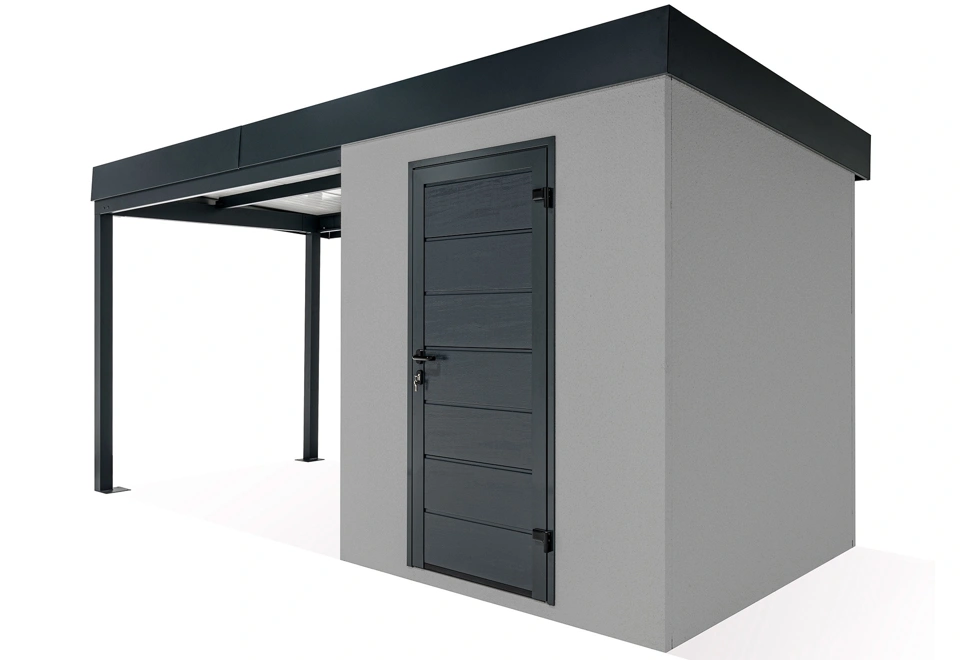 Zahradní domek s dveřmi Hörmann v šedé barvě. Zahradní domek má rozměr 2x2 m a přístřešek na levé straně o délce 3 m.