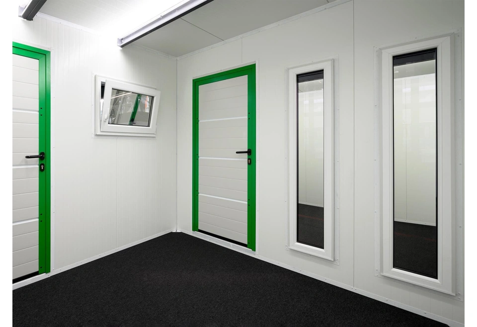 GARDEON® Zahradní domek s dveřmi Hörmann, dvěma okny, dvěma světlíky a přístřeškem