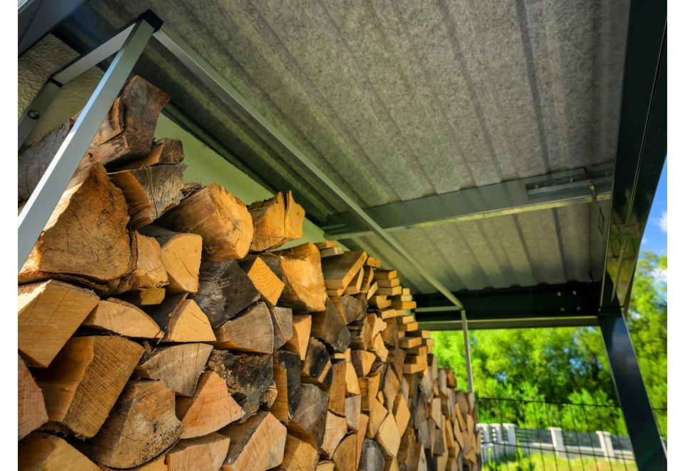 Zateplená střecha přístřešku na dřevo zahradního domku 3 x 2 m.