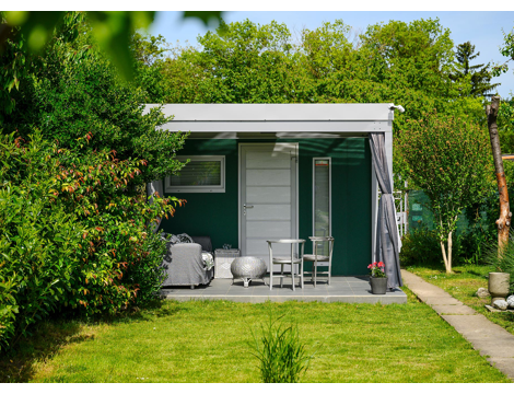 GARDEON® Zahradní domek s dveřmi, oknem, světlíkem a přístřeškem