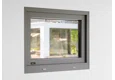 Detail okna v antracitu zahradního domku 4 x 3,5 m s bílou designovou omítkou