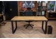 kancelářský stůl s pracovní deskou z masivu v industriálním stylu