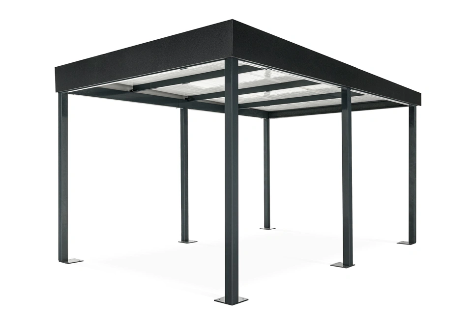 Vyvýšený přístřešek se zateplenou střechou se 6 sloupy.